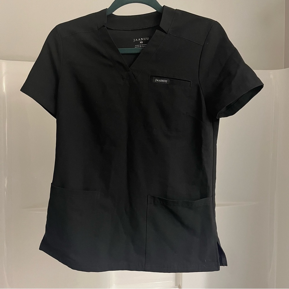 Jaanuu XS 3-pocket Scrub Top